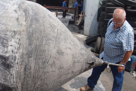 ถุงลมนิรภัยทางทะเลแบบเป่าลมสำหรับเรือเปิดตัวและยก 1.5 * 16M 10 ชั้น