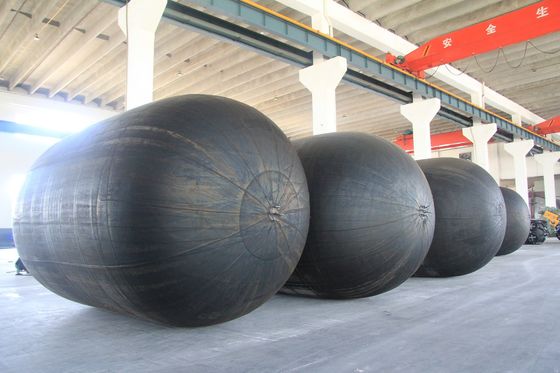 Efektywne amortyzatory pneumatyczne chronią statek