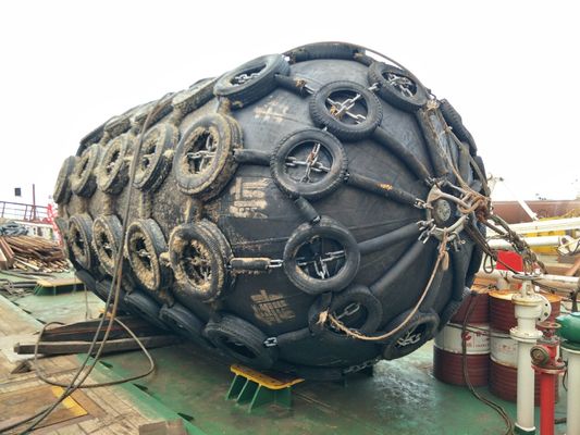 Fender pneumatici pieni di aria compressa per la prevenzione dei danni nelle operazioni marine