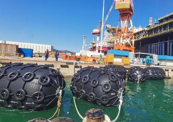 Vielseitige Yokohama-Pneumatik-Fender für verschiedene Anwendungen und Bedingungen auf See