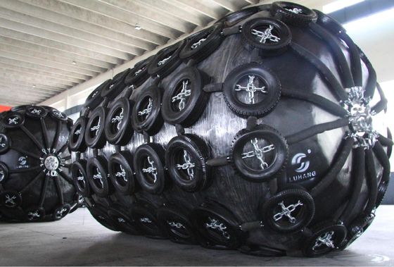 매개로 된 폼으로 채워진 해상 펠더