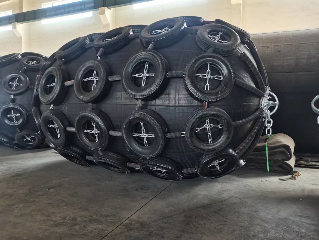 선박이 부풀게할 수 있는 공기 해양 설비를 정박시켜 운반합니다