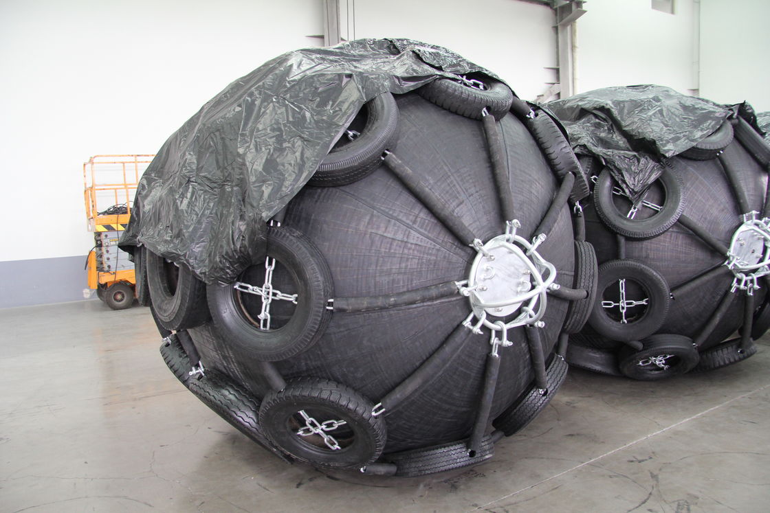 Experiência de lançamento e atracação de navios de defesa marítima pneumáticos